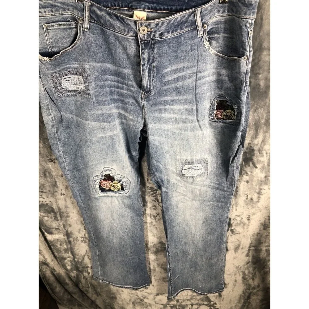Women’s Jeans Size 24 Distressed Stretch Patches And Roses - Picture 8 of 10